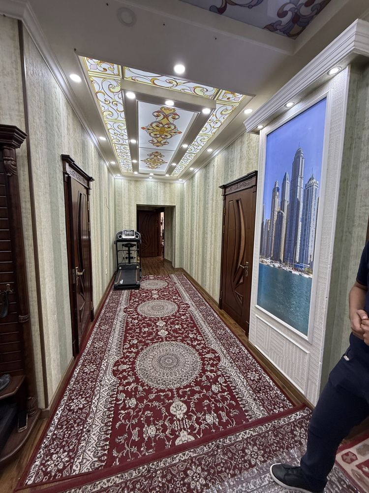 Продаётся квартира  Жахон Маркет город Наваи