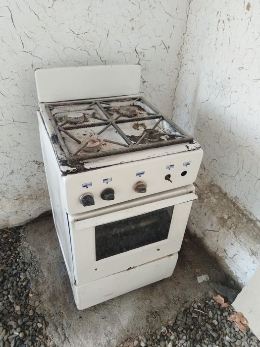 Sotiladi Rossiyski gaz plita 1 ta ko'zi ishlamaydi boshqa aybi yo'q.