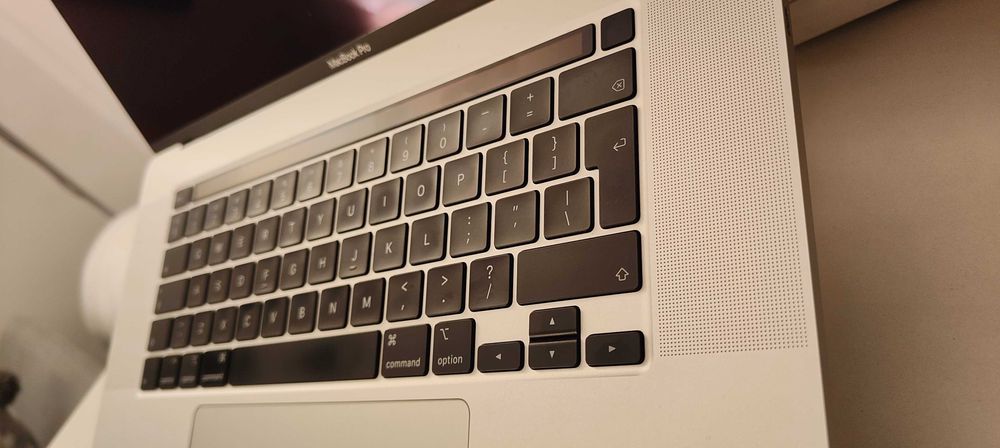 MacBook Pro 16” 2019 | i9, 32GB RAM, 1TB SSD | Ca nou
