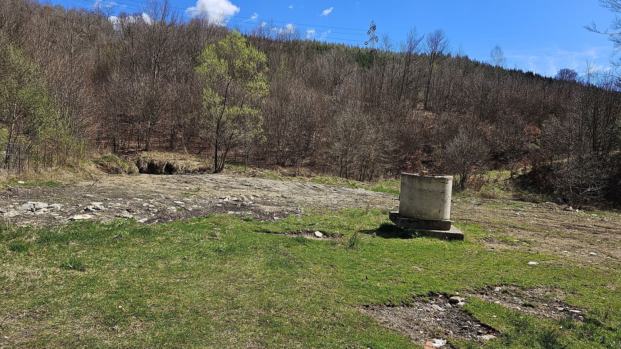 Vând pământ zona Mierleasa ,Lupeni ,Hunedoara.