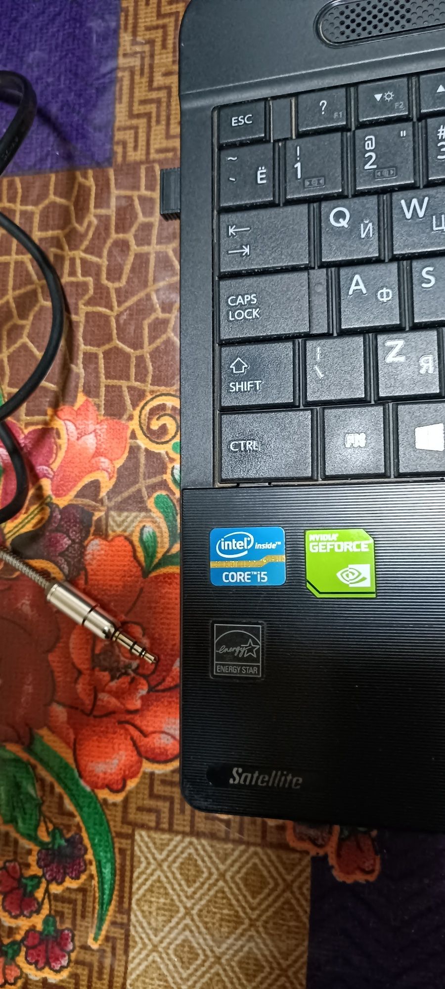 Ноутбук Toshiba Satellite офис, ўқитувчи ва ўқувчила учун аъло ноутбук