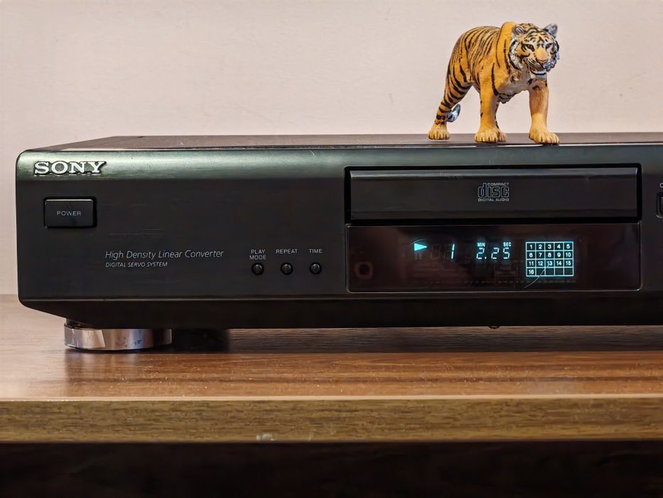Sony CDP-XE 200. Cd player superb. Date tehnice mari. Preț fix !!