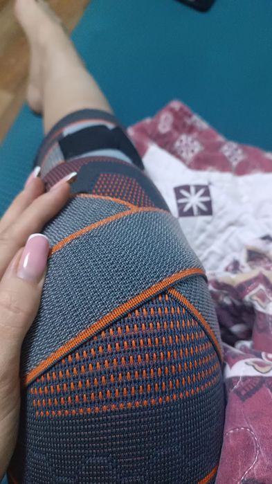 На колено фиксатор
