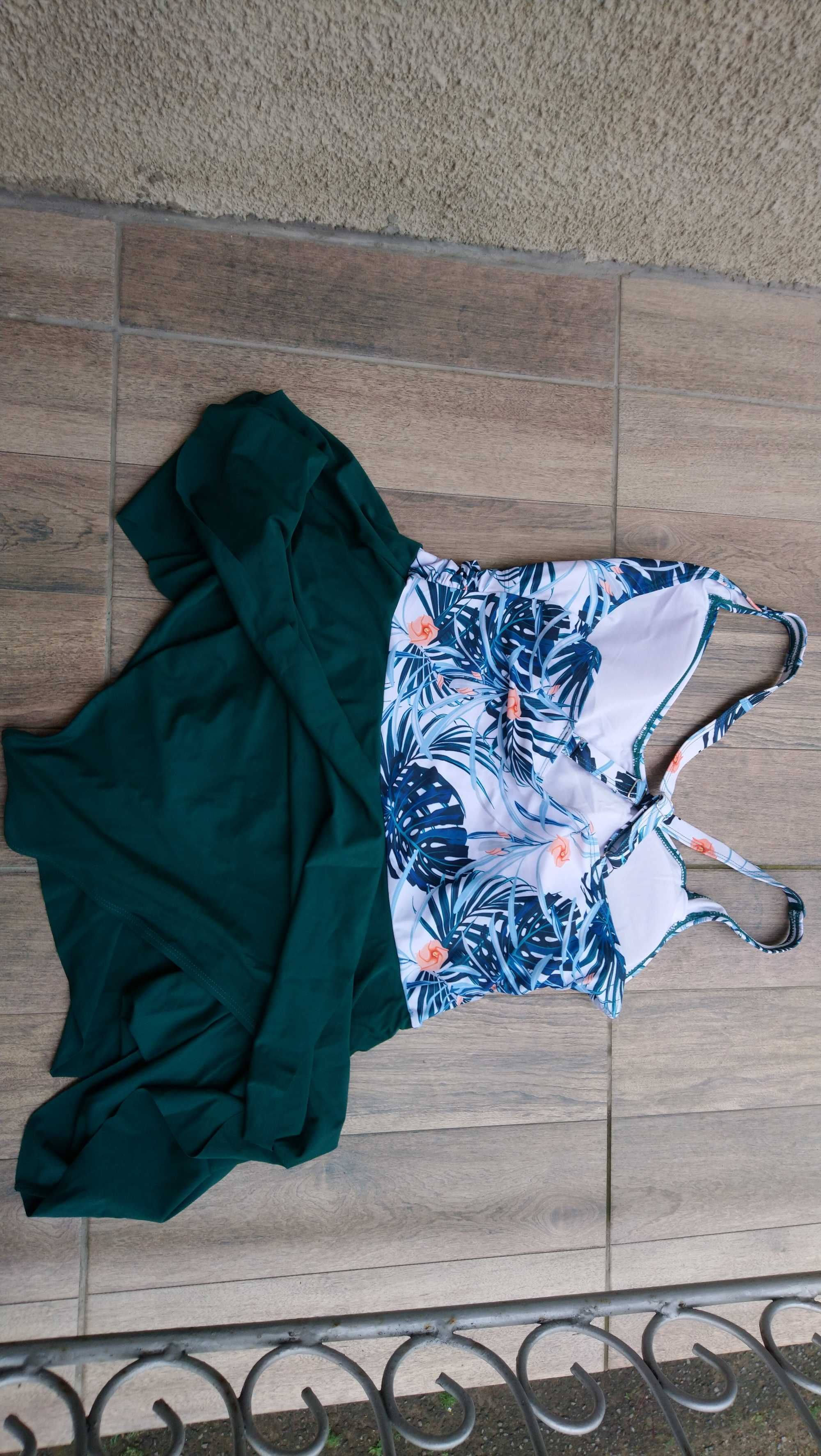 Costum de baie tip rochita nou doar probat 2XL