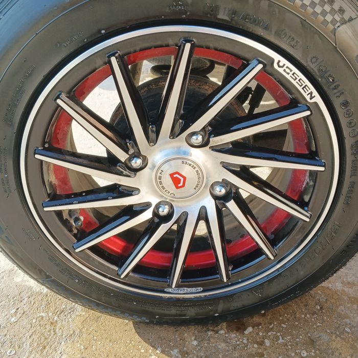 Vossen Diska Sotiladi