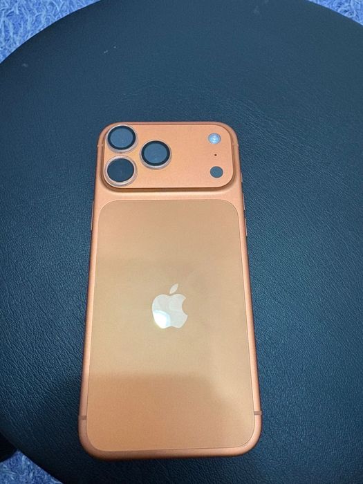 Продам Айфон 17 про макс 256 г в хорошем состояний