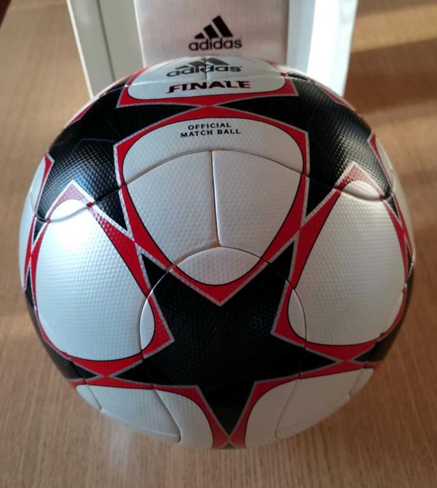 Minge Adidas Finale 9, minge oficială a Ligii Campionilor 2009/2010