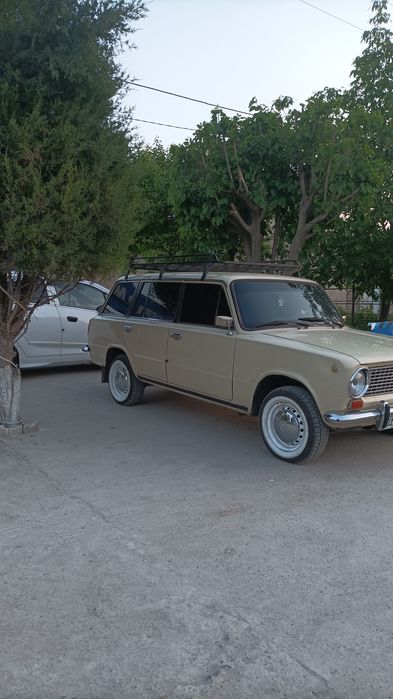 Vaz 2102 sotiladi
