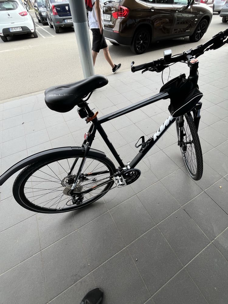 Bicicleta KTM de trekking