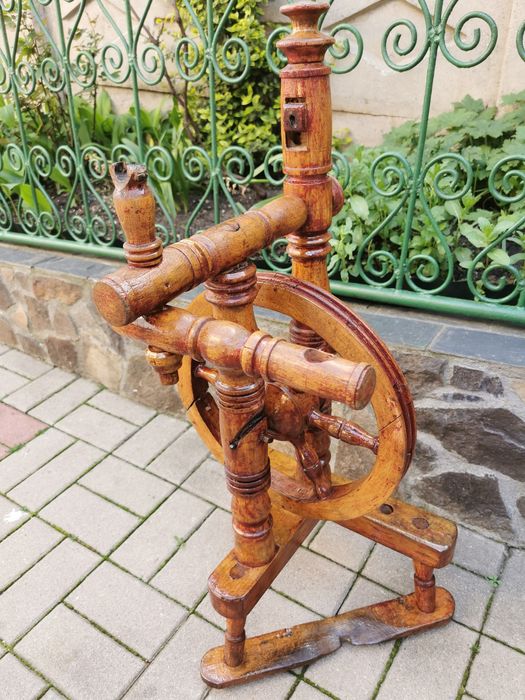 Suport ghivece de flori, lemn lăcuit, impecabil