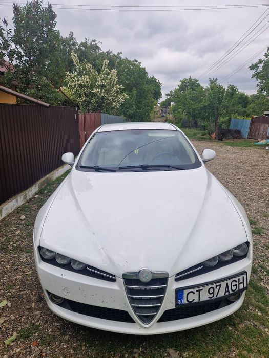 Vând alfa romeo 159 1.9 jtdm 120 cai