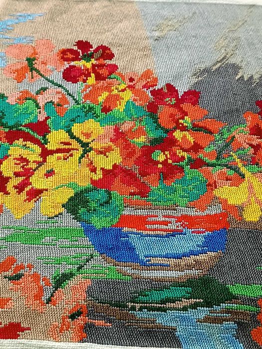 Гоблен-Ваза с цветя