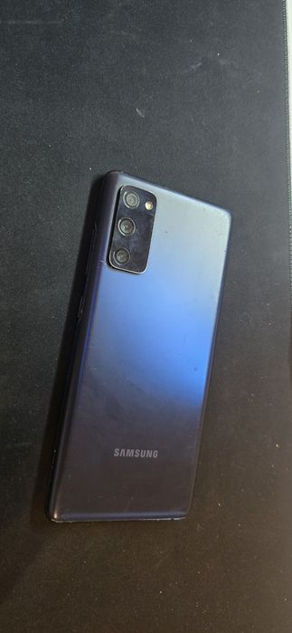 samsung s20fe 6+128 состояние снаружм так себе +наушники в комплект