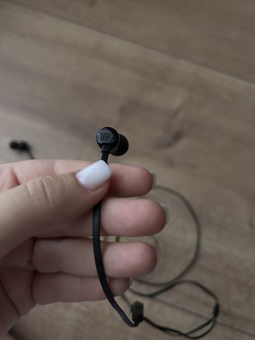 Căști JBL In-Ear cu fir – Sunet clar și bass puternic!
