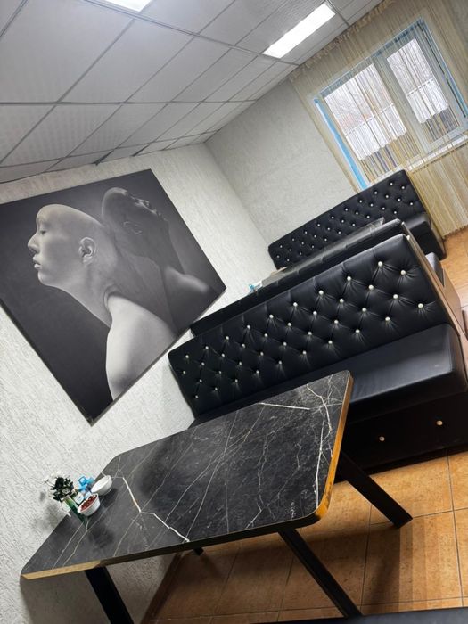 Продам диваны, столы для кафе ресторанов.