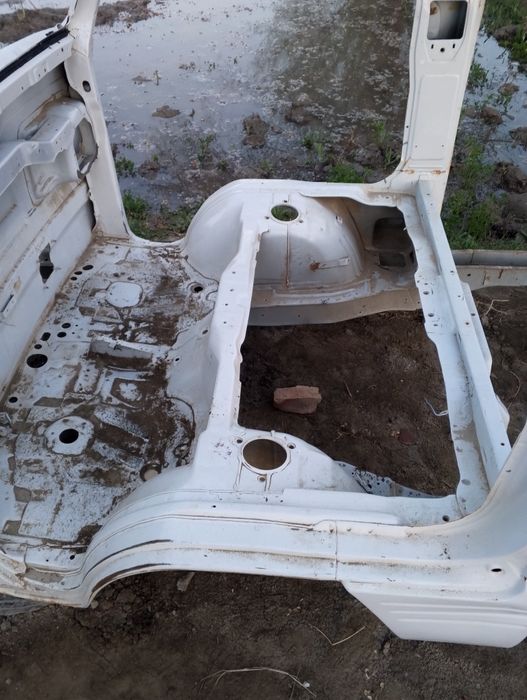 Damas kuzuf labo uchun kesib taxlab qo'yilgan