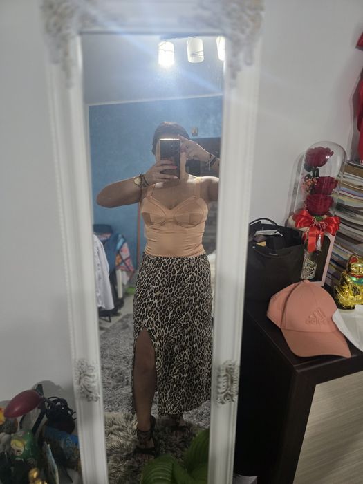 Corset murmur, 42 echivalentul cupei 80B făcut pe comanda doar probat