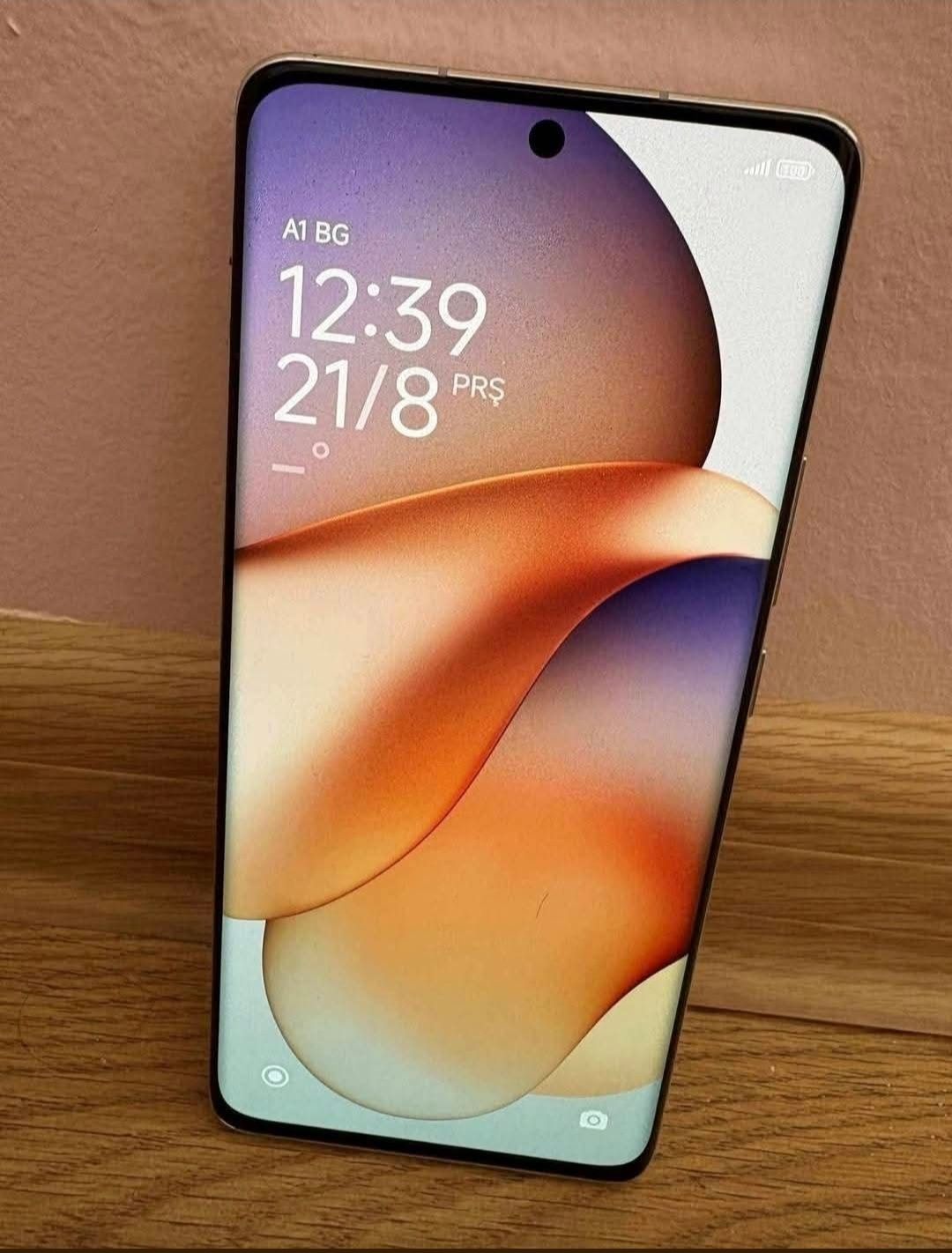 Xiaomi 13 pro

Продава се Xiaomi 13 pro. 
Ram : 12+ 4 GB
Памет: