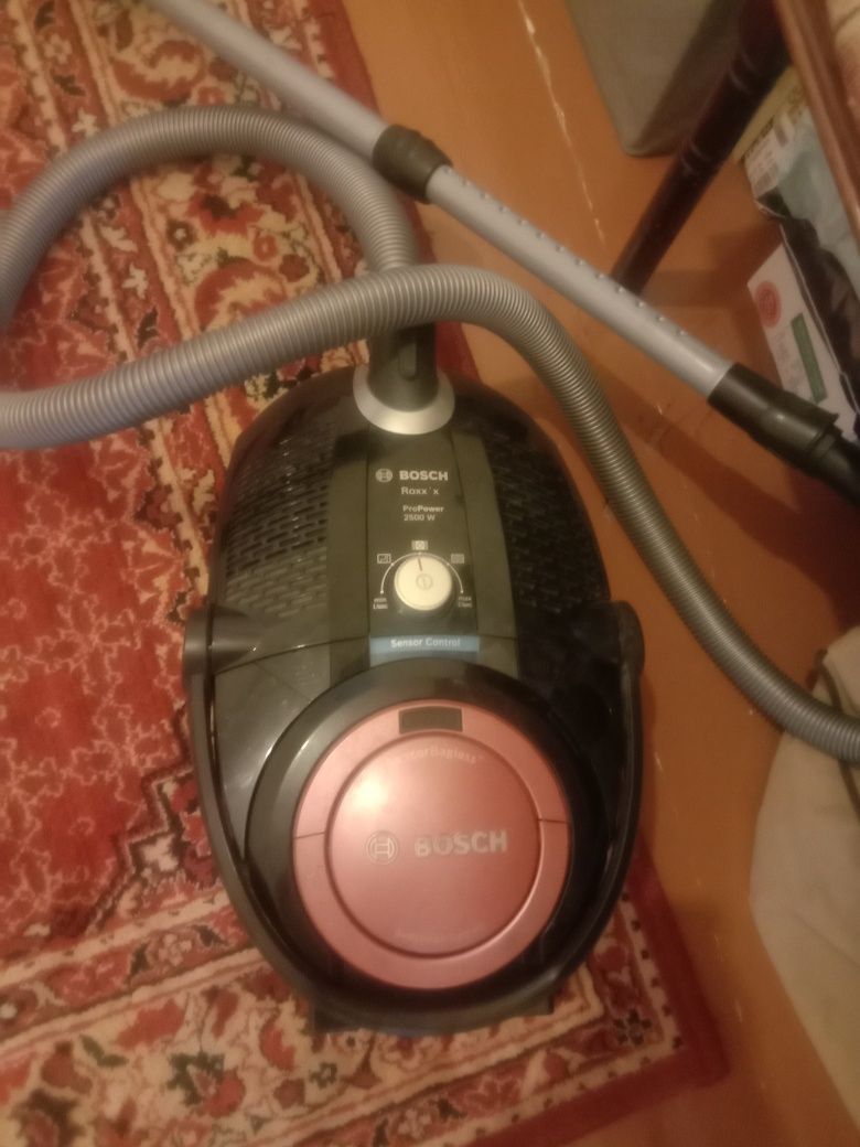 Пылесос BOSH 2500V