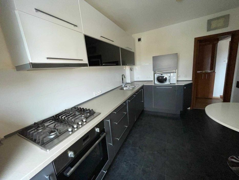 Inchiriez apartament in zona Cireșica