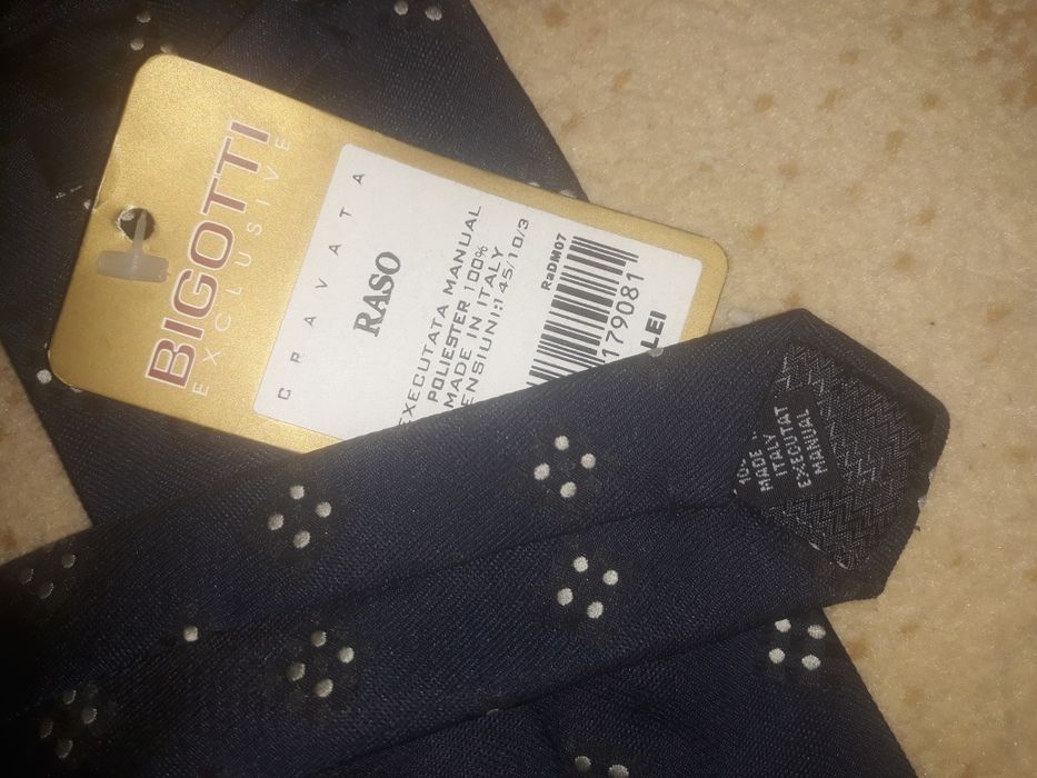 Cravata Bigotti 70% redusă ,executată manual