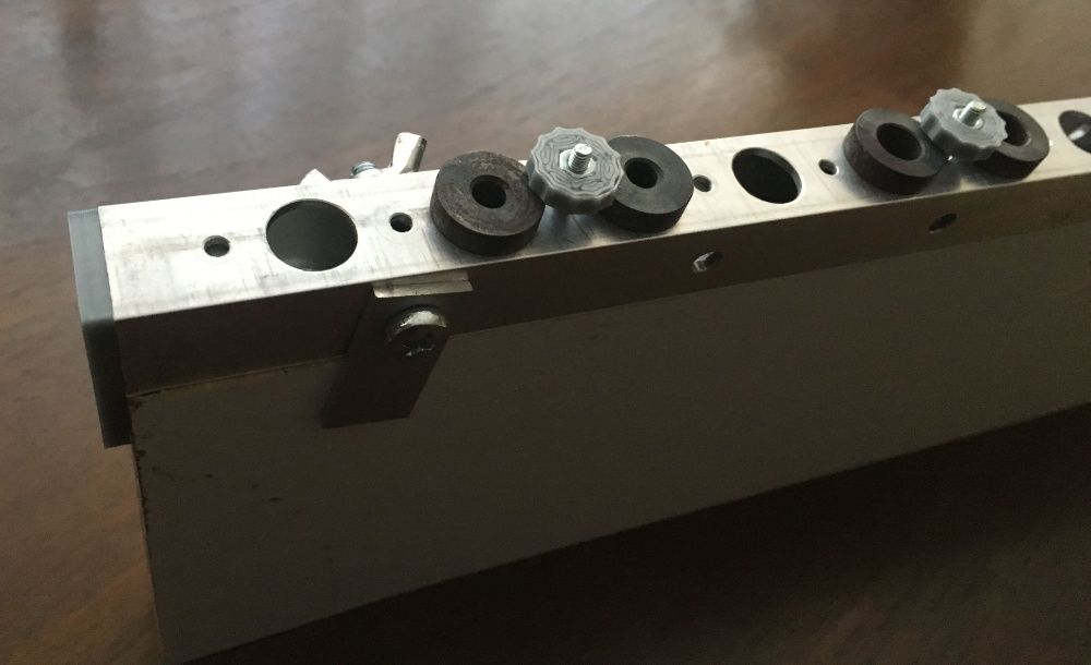 Sablon mobila liniar aluminiu L=600mm v.2 pentru PAL 18mm bucse 3x 5/8