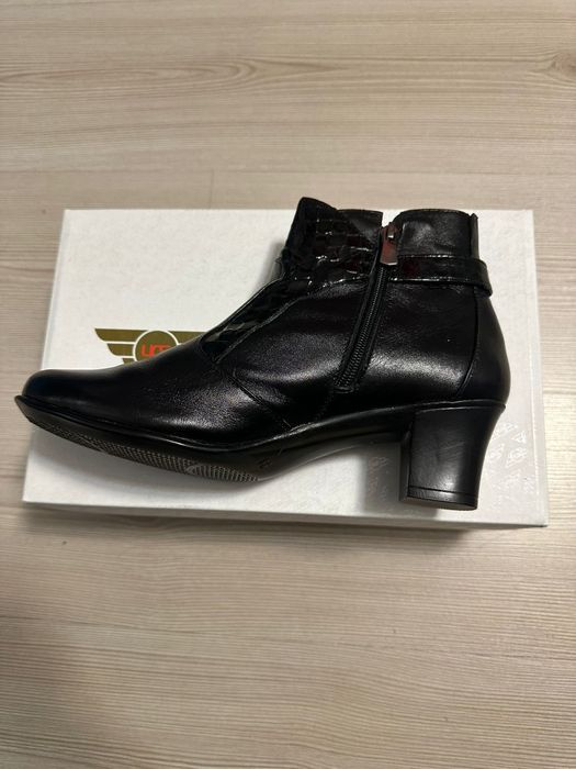 Vând ghete piele naturala!