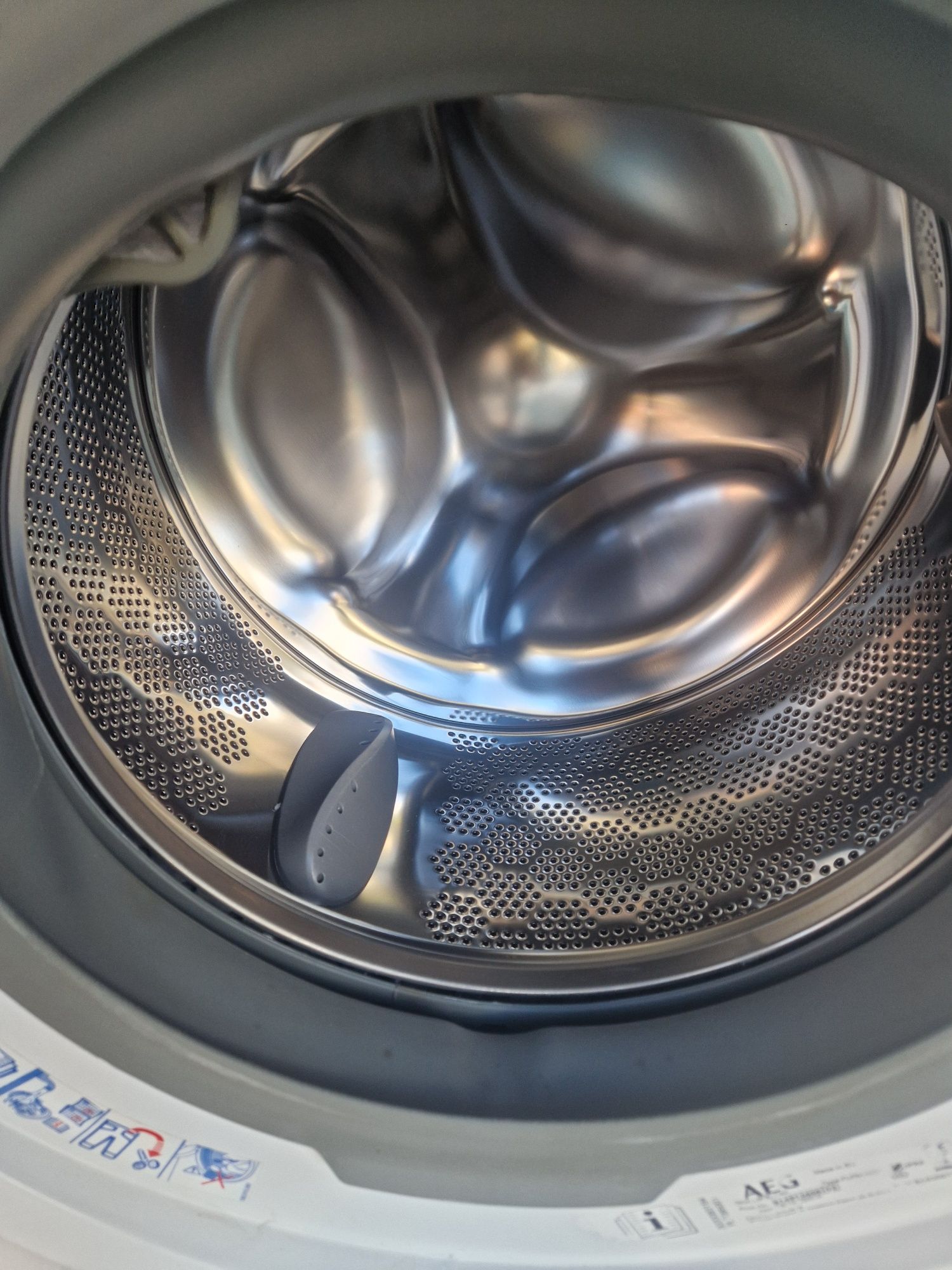 Пералня слим Aeg Serie 6000 A+++ 7 кг