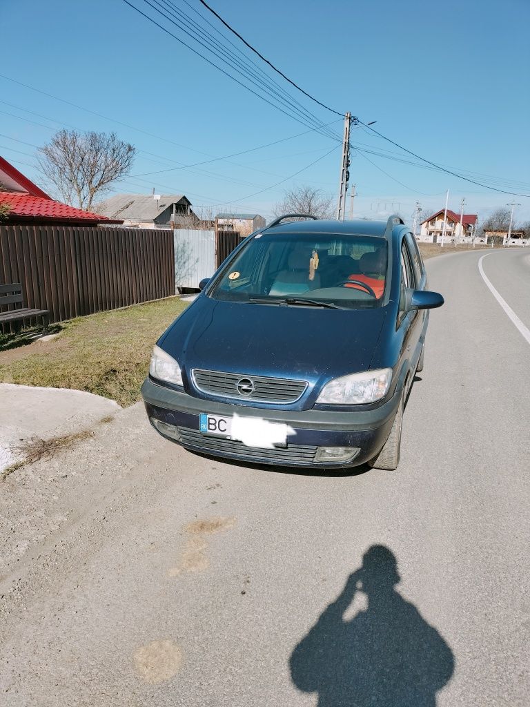 Vând Opel Zafira