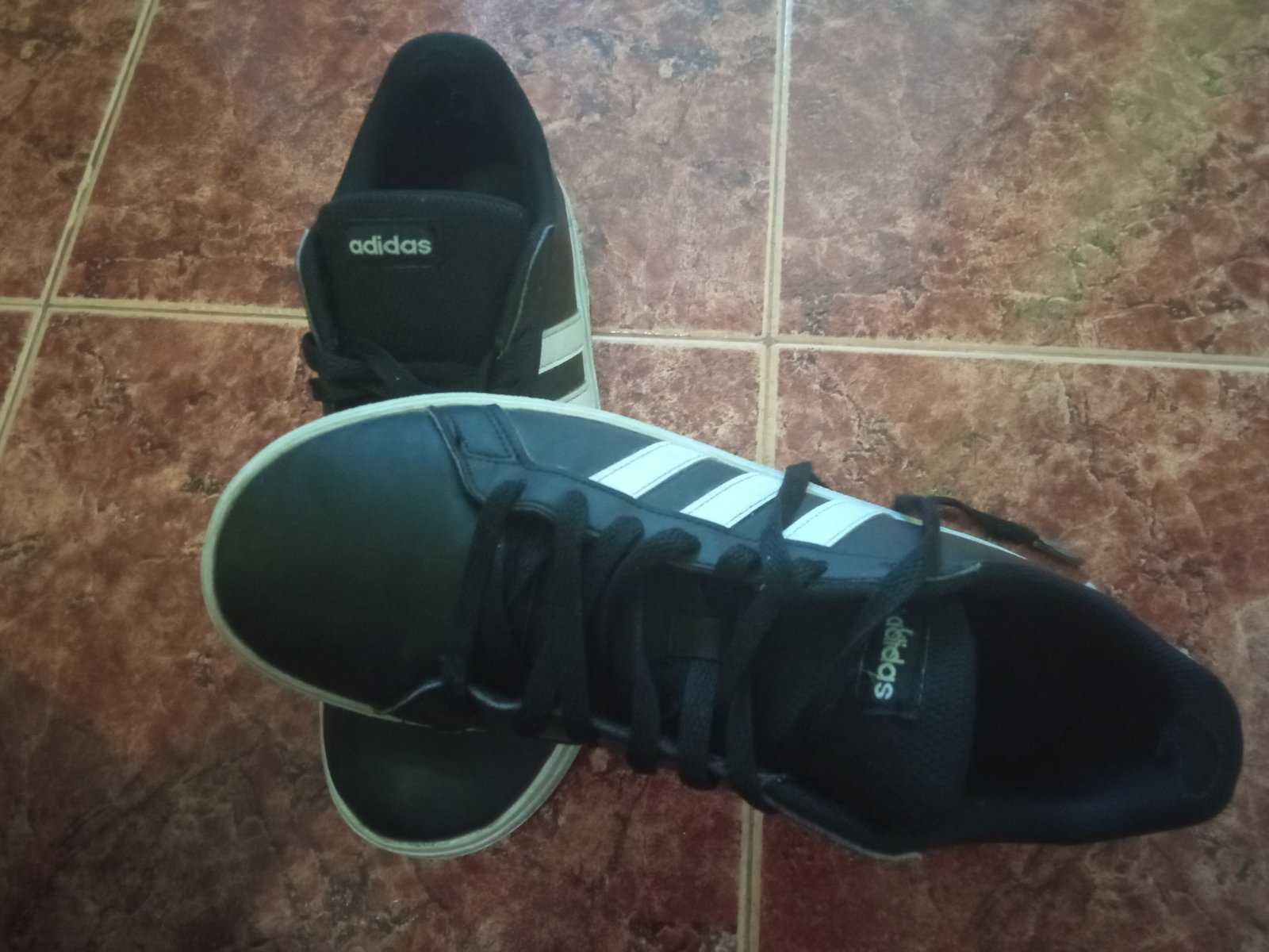 Маратонки Adidas №39 1/3 в отлично състояние