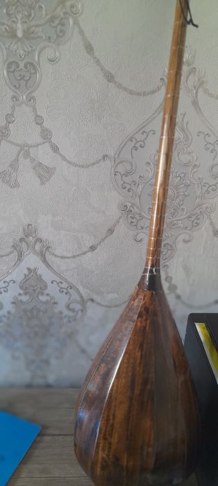 Домбыра сатылады