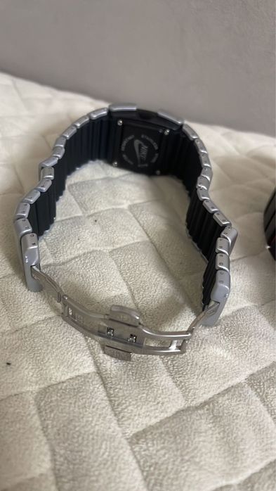 Продаю часы найк