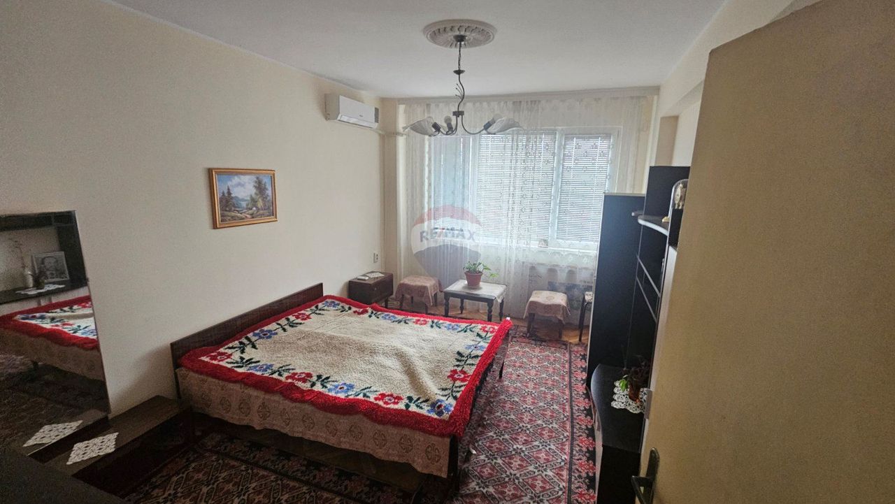 Продава се Четиристаен апартамент в Варна, Базар Левски - 108 кв.м за 2315 €/кв.м - Снимка #5
