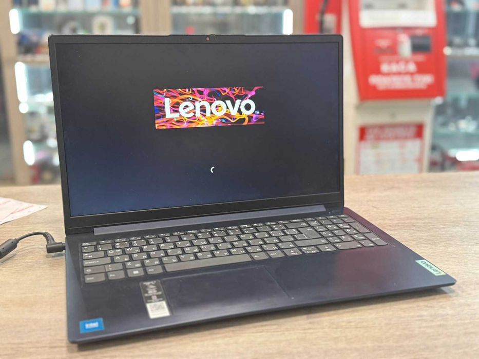 Lenovo IdeaPad 1i 15" – Intel Celeron N4500 / 8GB RAM / 477GB SSD