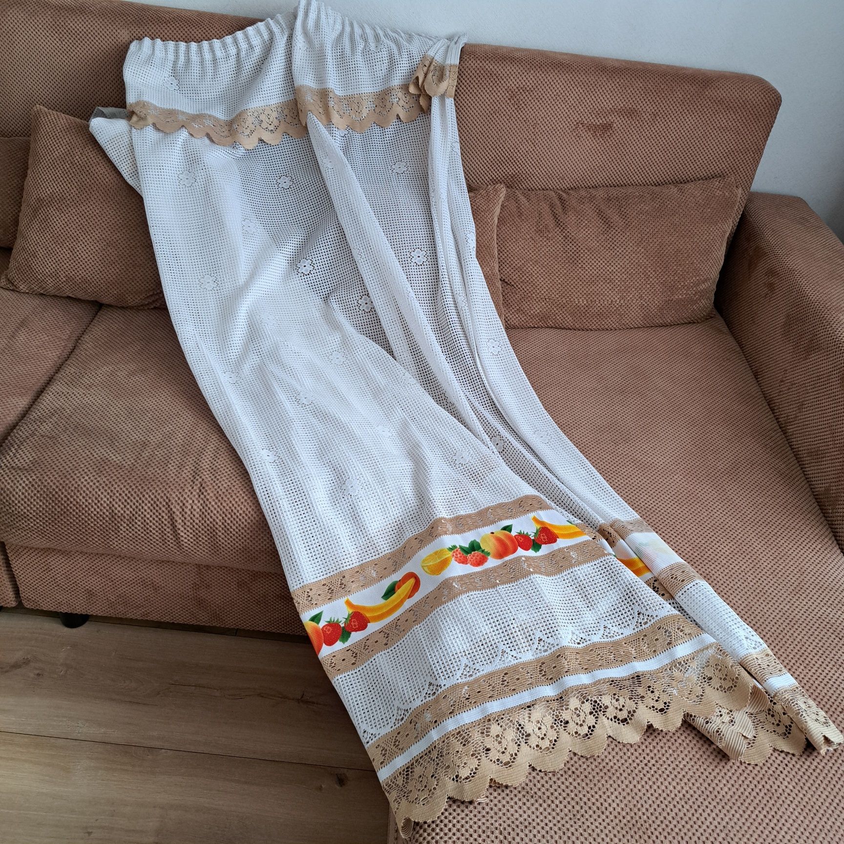Продам тюль на кухню и в зал