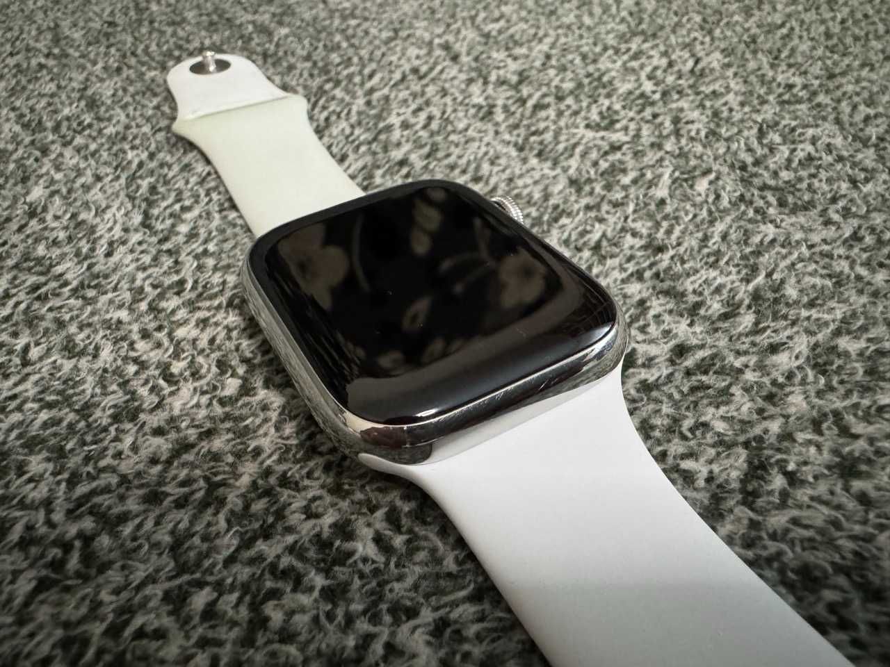  Apple / Watch 8 45 / Silver / Stainless Steel / Cellular / 94%