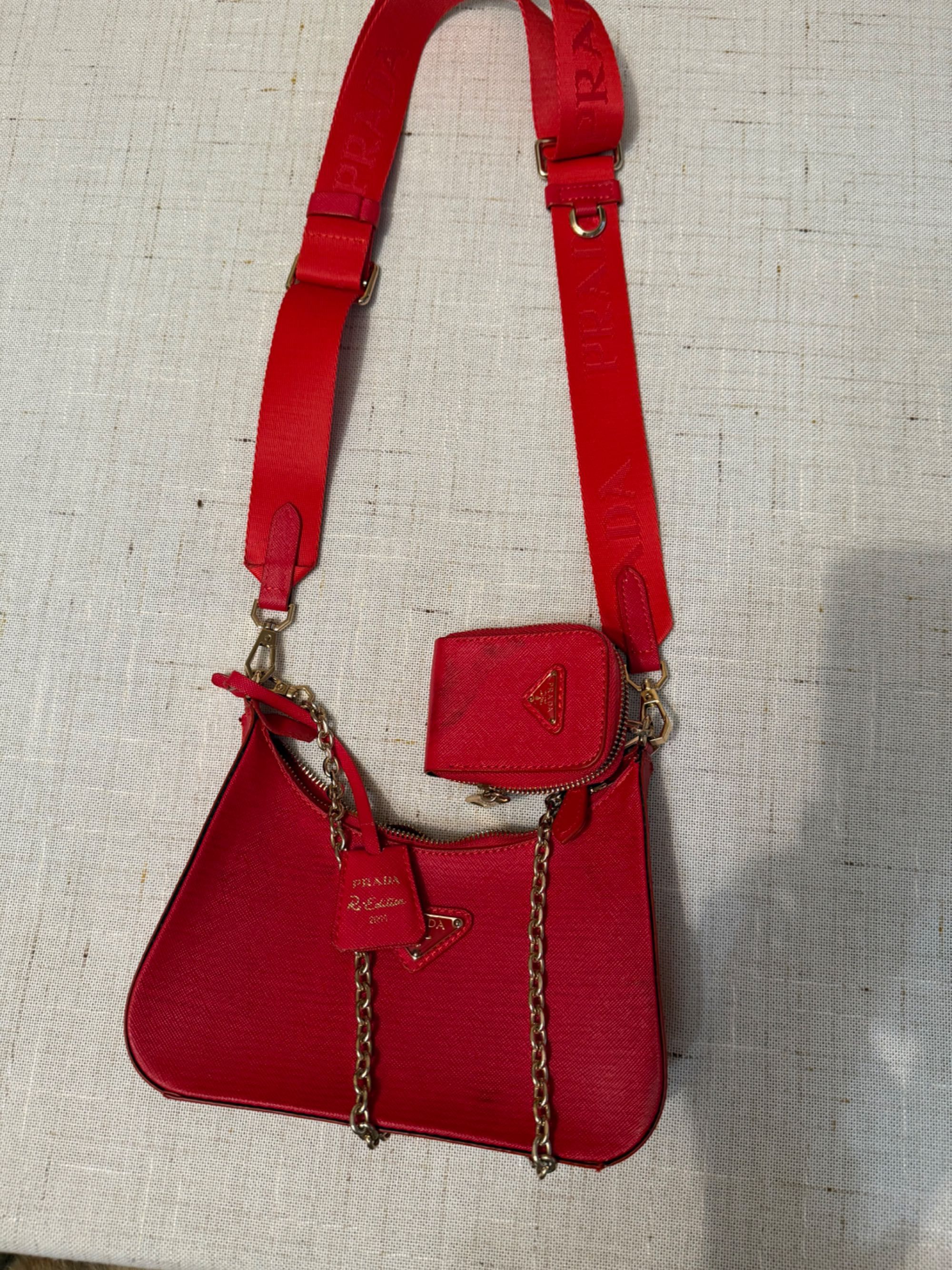Чанта на Prada оригинална