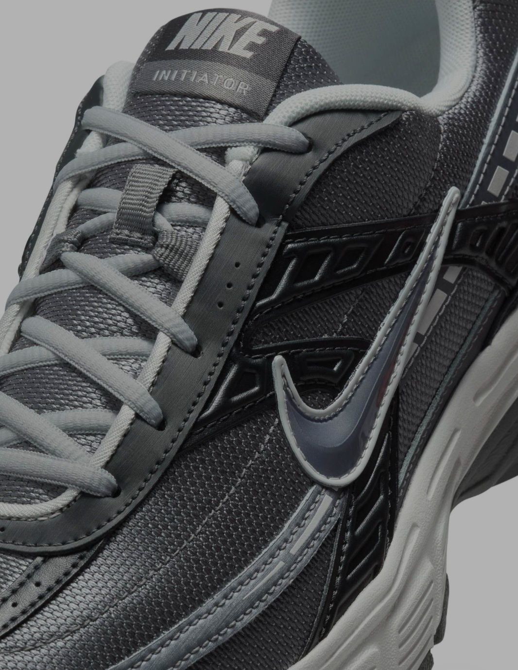 Nike обувки INITIATOR