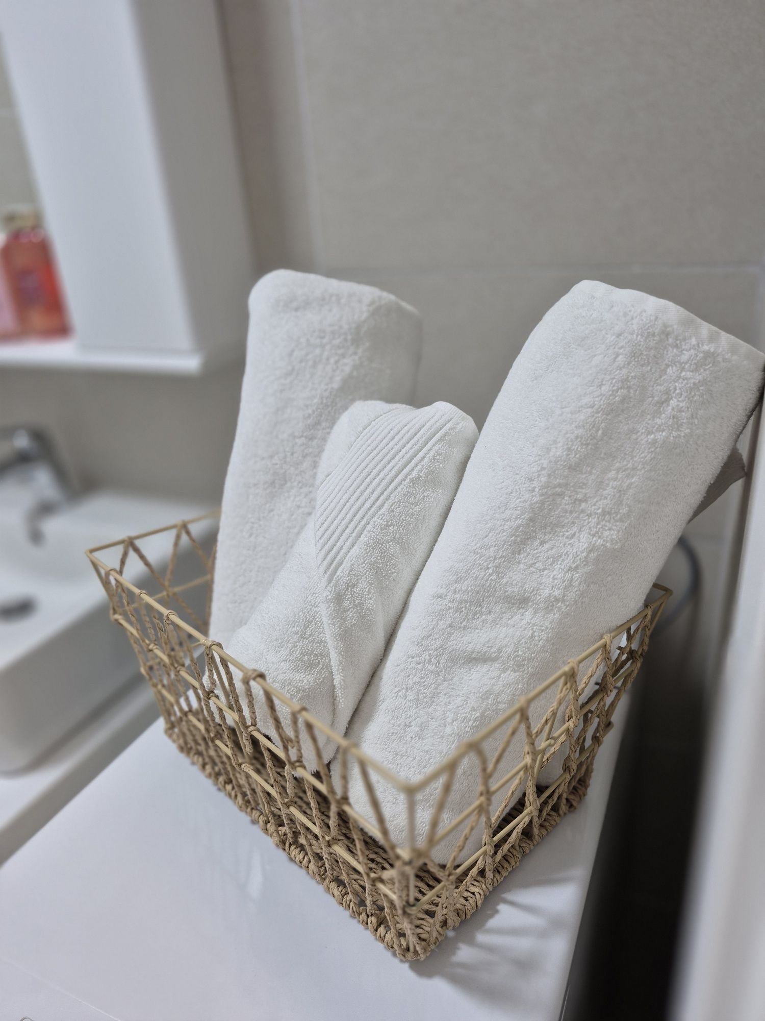 Inchiriez in regim hotelier apartament 2 camere Cosmopolis