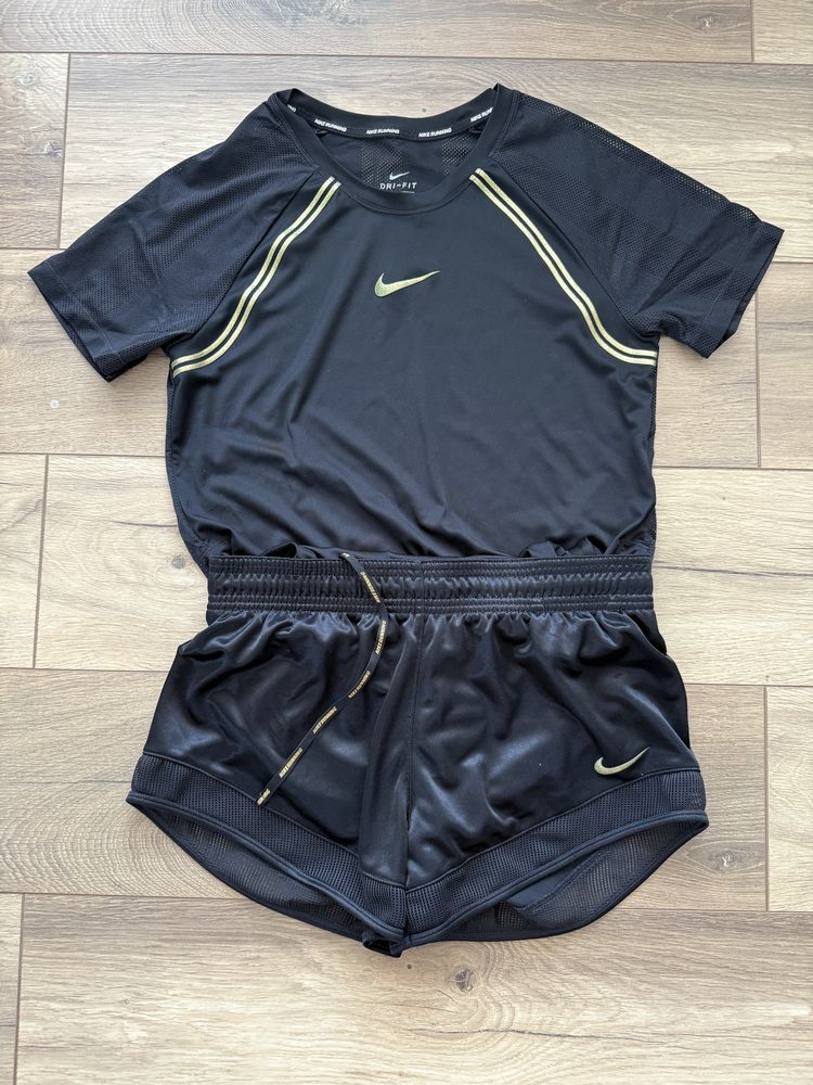 Оригинално дамско екипче NIKE, S размер