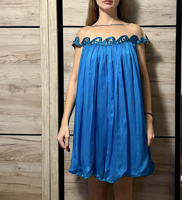 Rochie albastră din mătase naturală cu tulle transparent