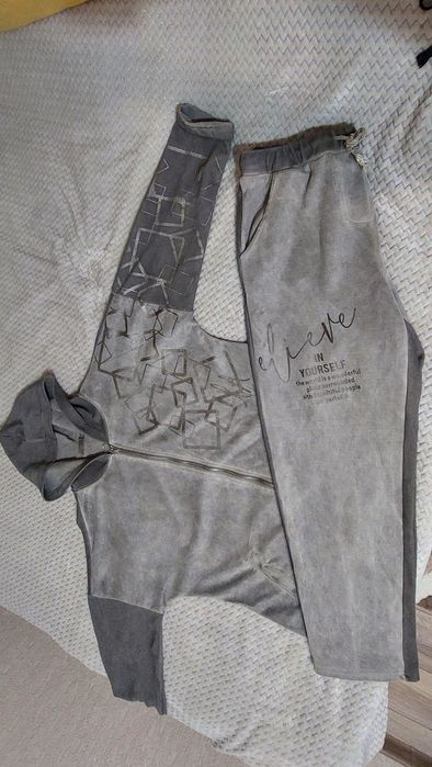 Костюм спортивный  прогулочный.