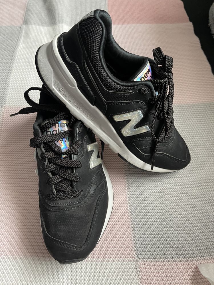 Adidași New Balance, mărimea 35