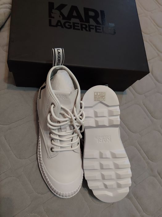 Karl Lagerfeld de dama ,din piele