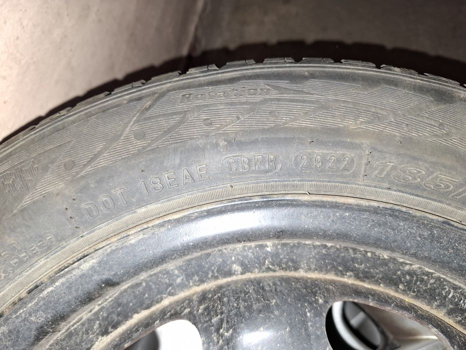 Roata cu anvelope de iarnă Nexen 185/55 R14 80T și jante tabla