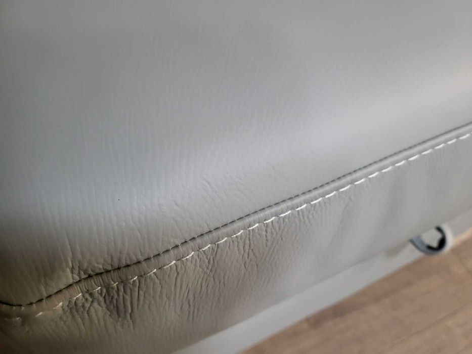 Сива кожена табуретка с функция ракла