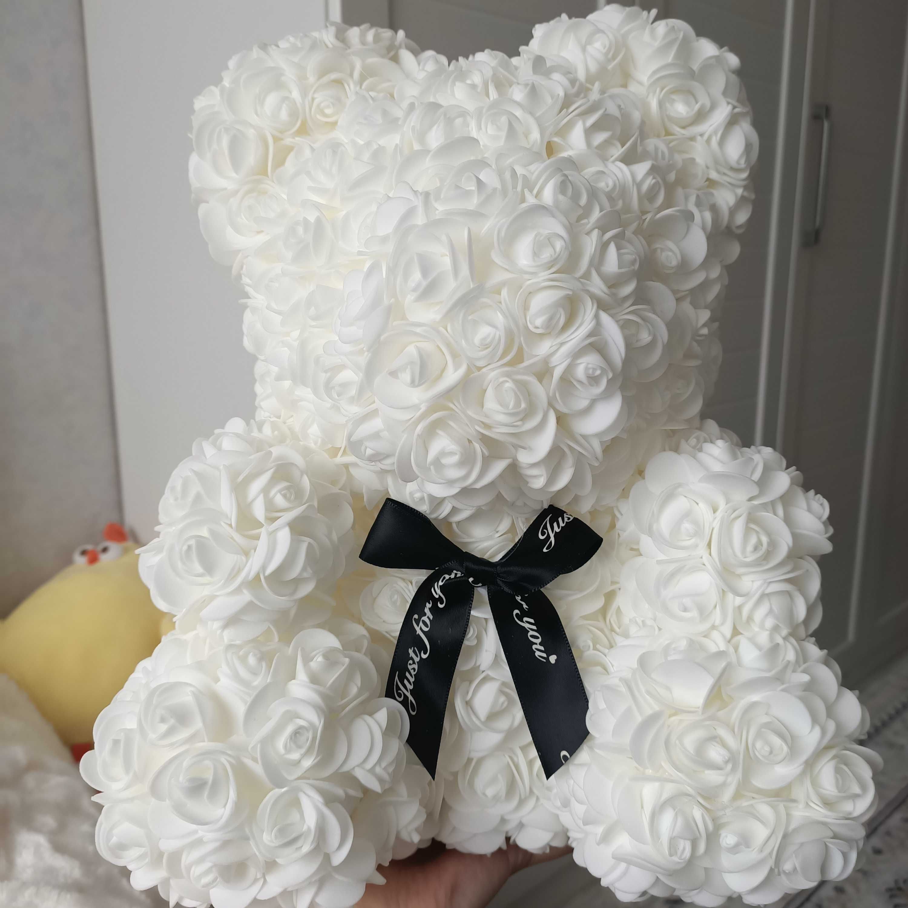Мишка из искусственных  роз