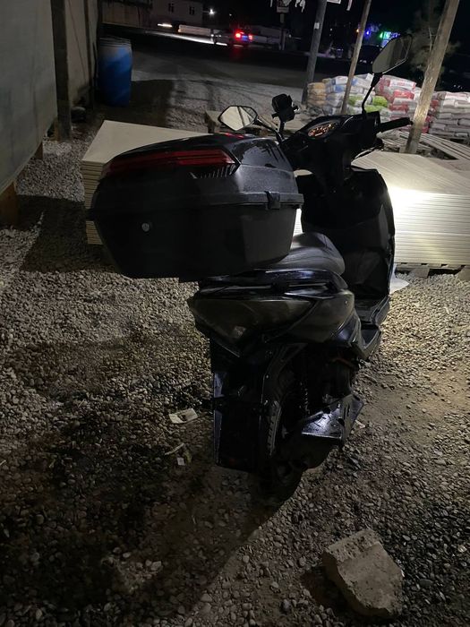 Skuter sotiladi,Narxini ancha kelishtrb beraman 5mln kami bor.