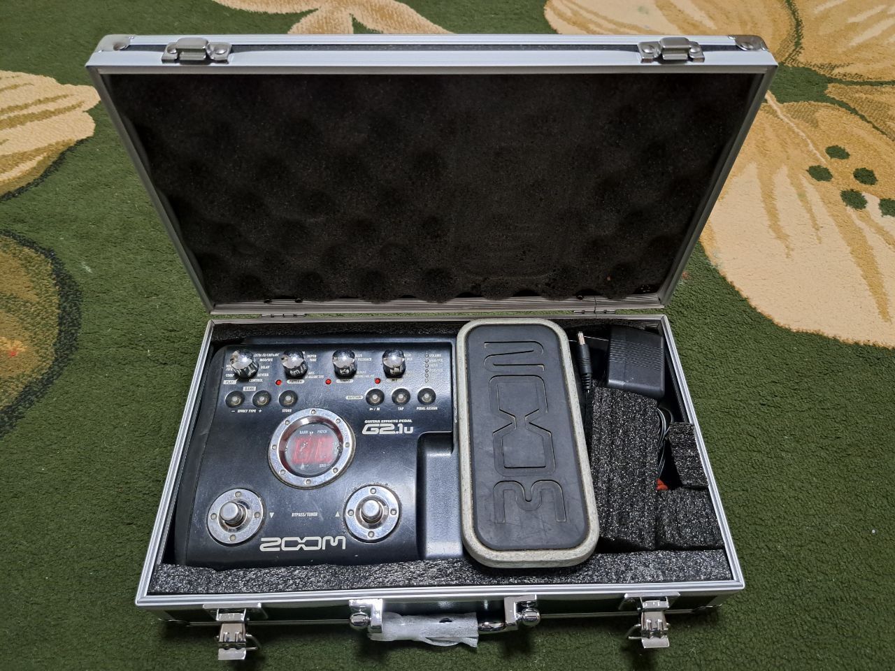 Zoom G2.1u gitara pedal sotiladi yanggi diplomati bilan