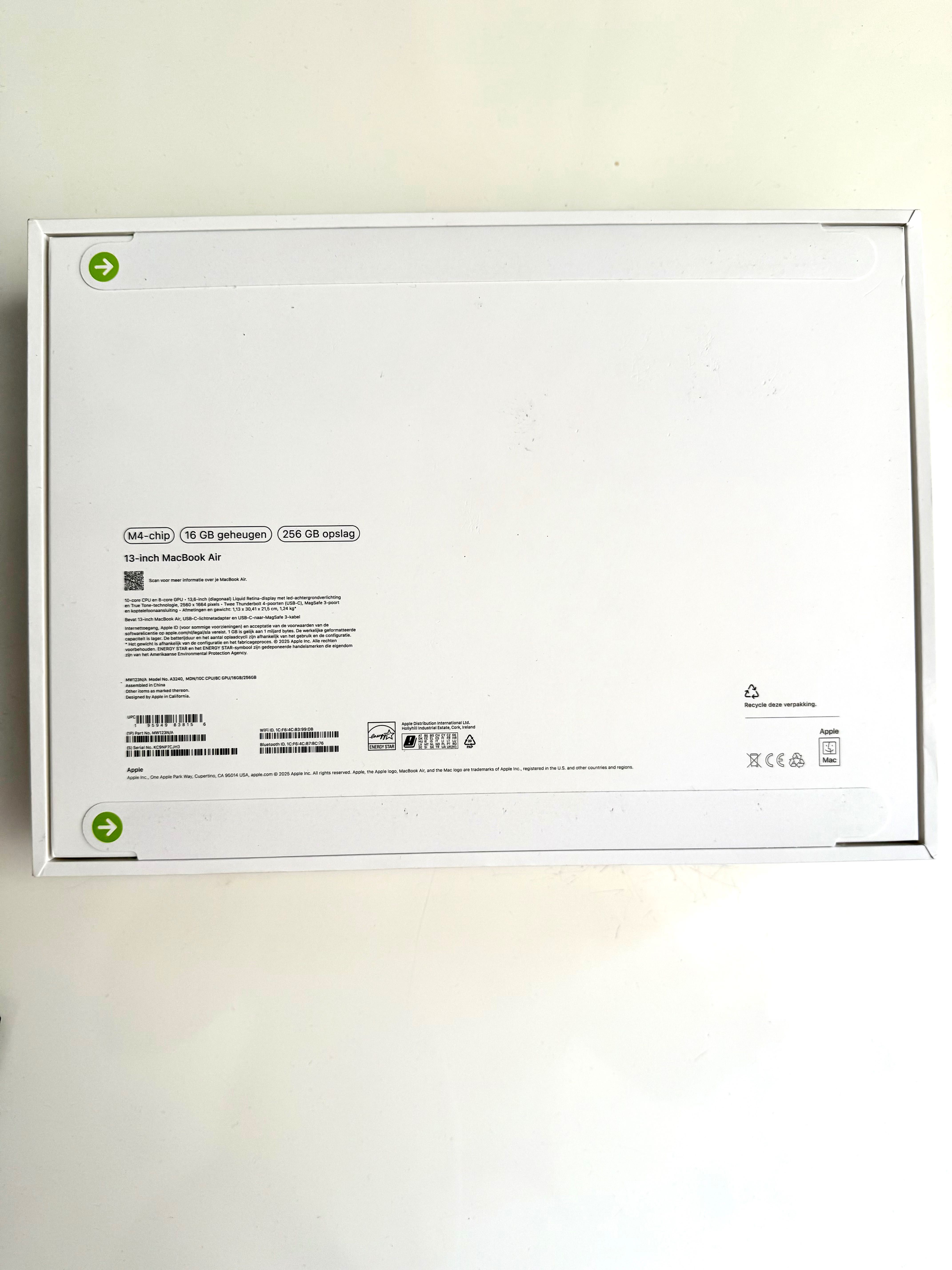 MacBook Air 13" M4 10 CPU / 8 GPU 
16GB RAM 256GB / Гаранция / Фактура